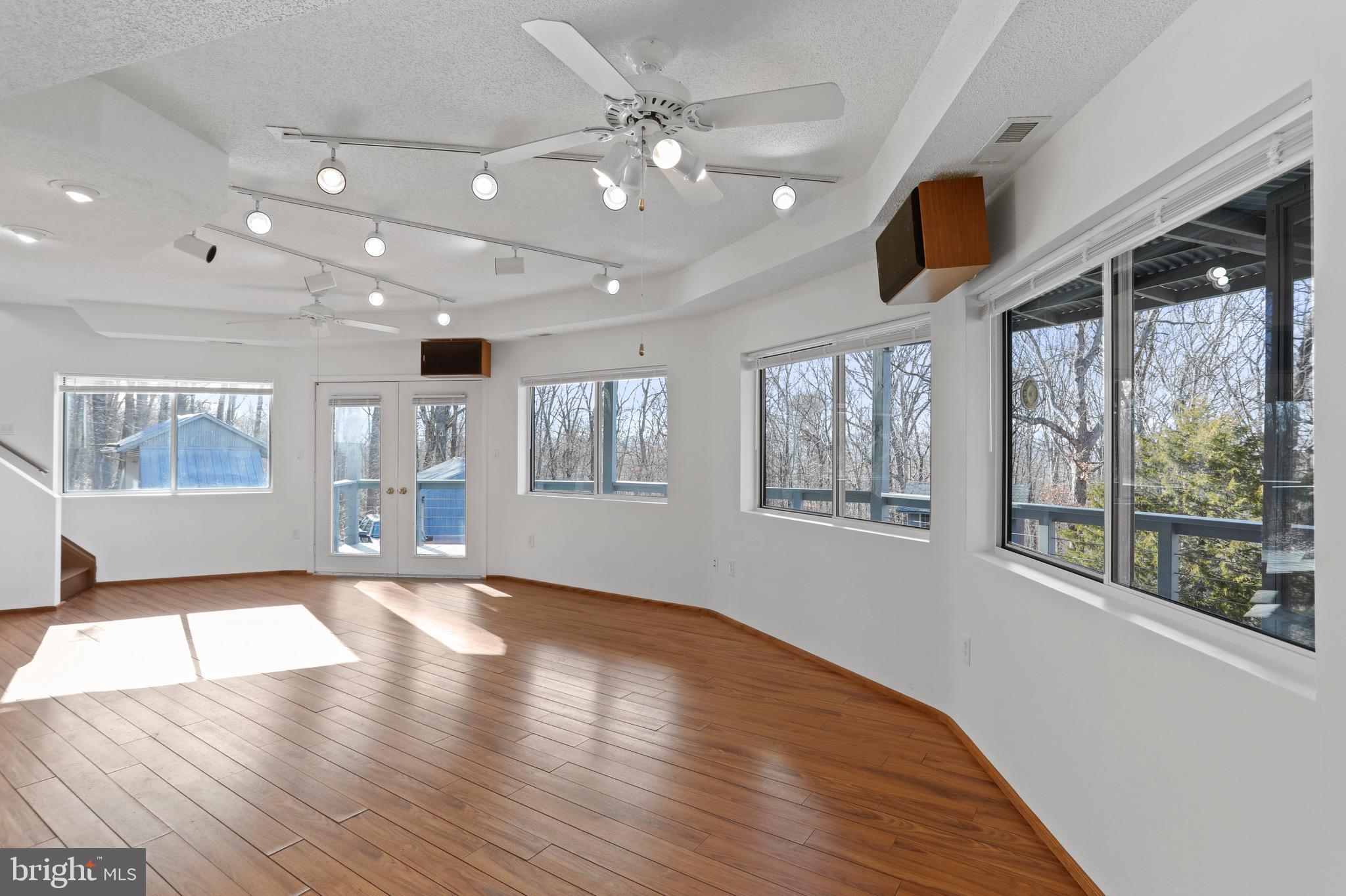 MOUNTAIN WALK - Residential