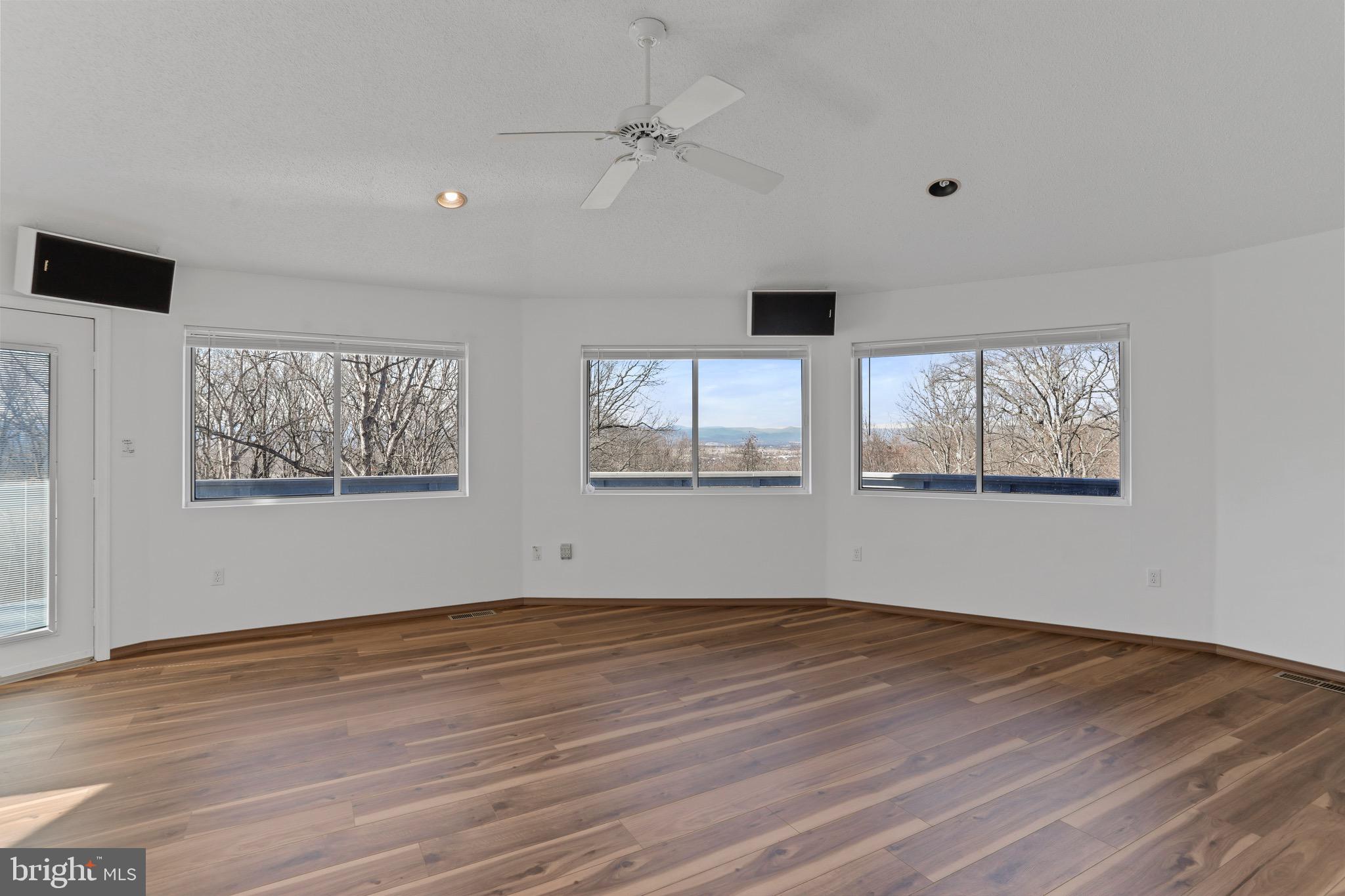 MOUNTAIN WALK - Residential