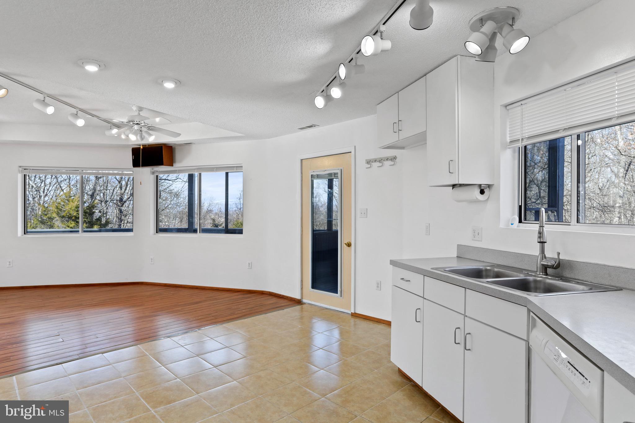 MOUNTAIN WALK - Residential