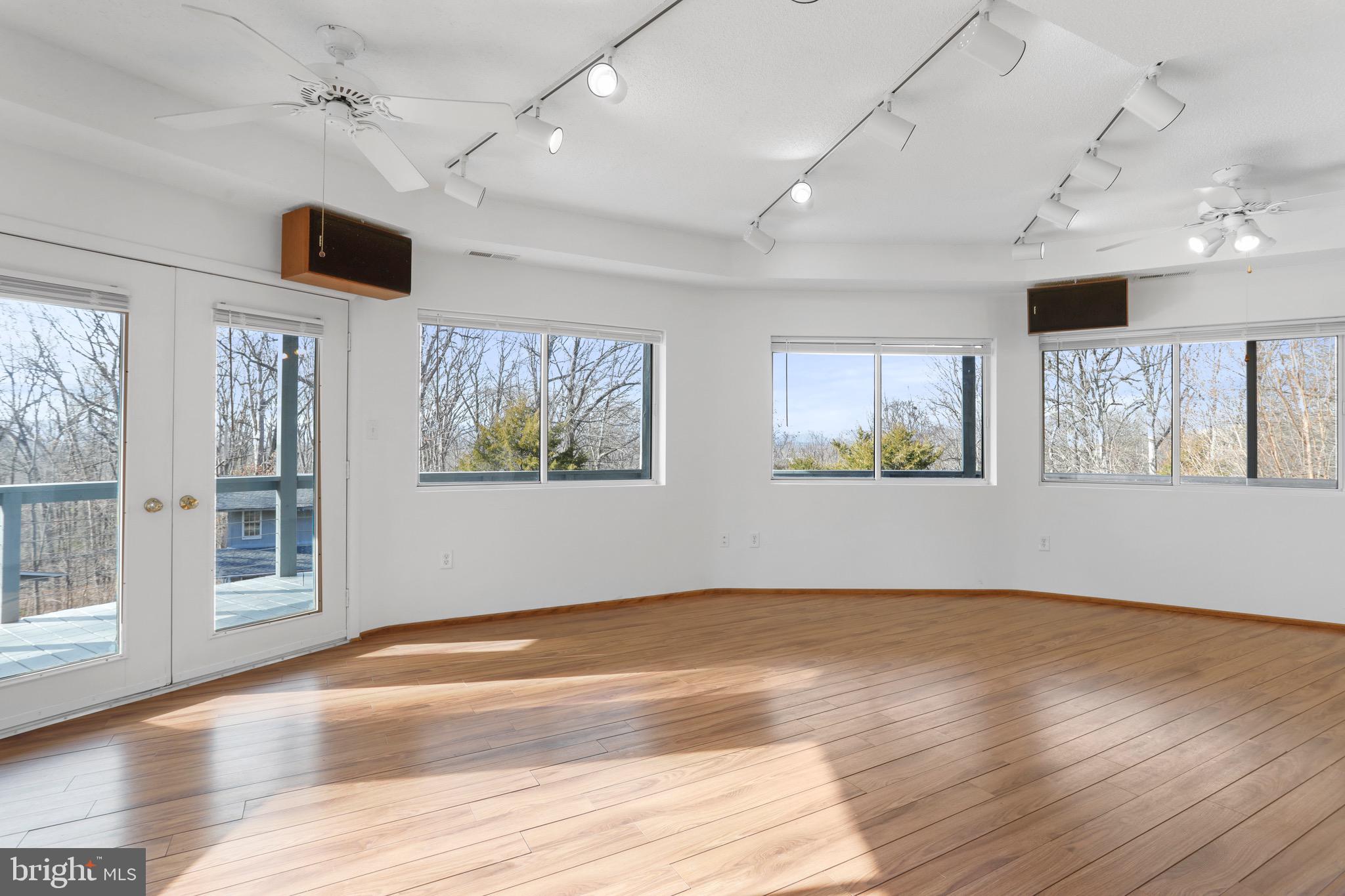 MOUNTAIN WALK - Residential