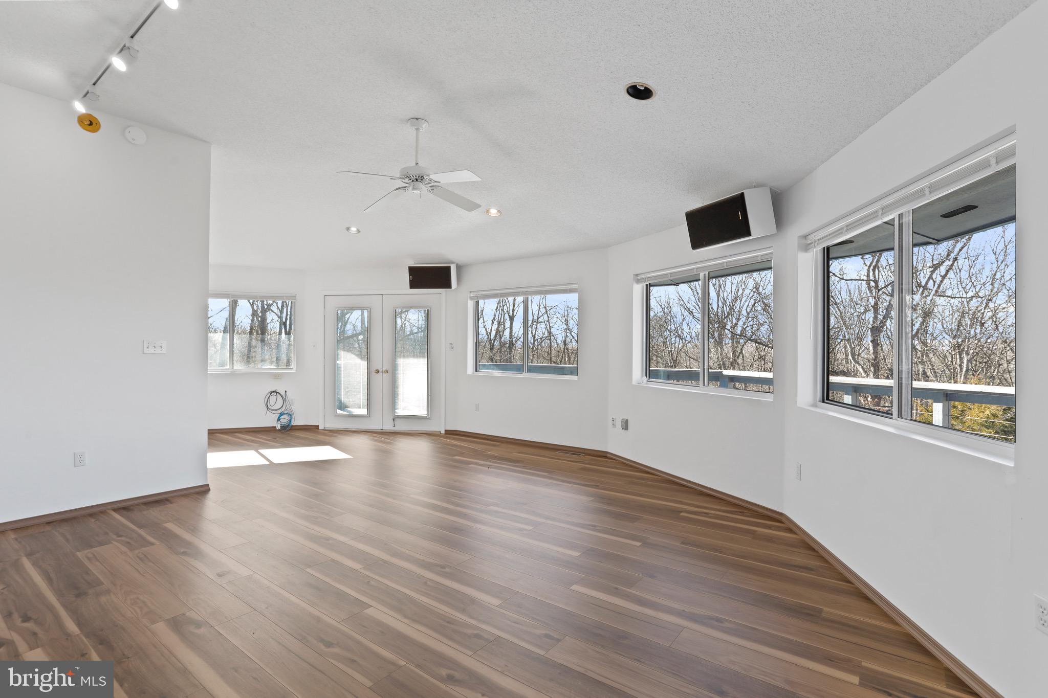 MOUNTAIN WALK - Residential