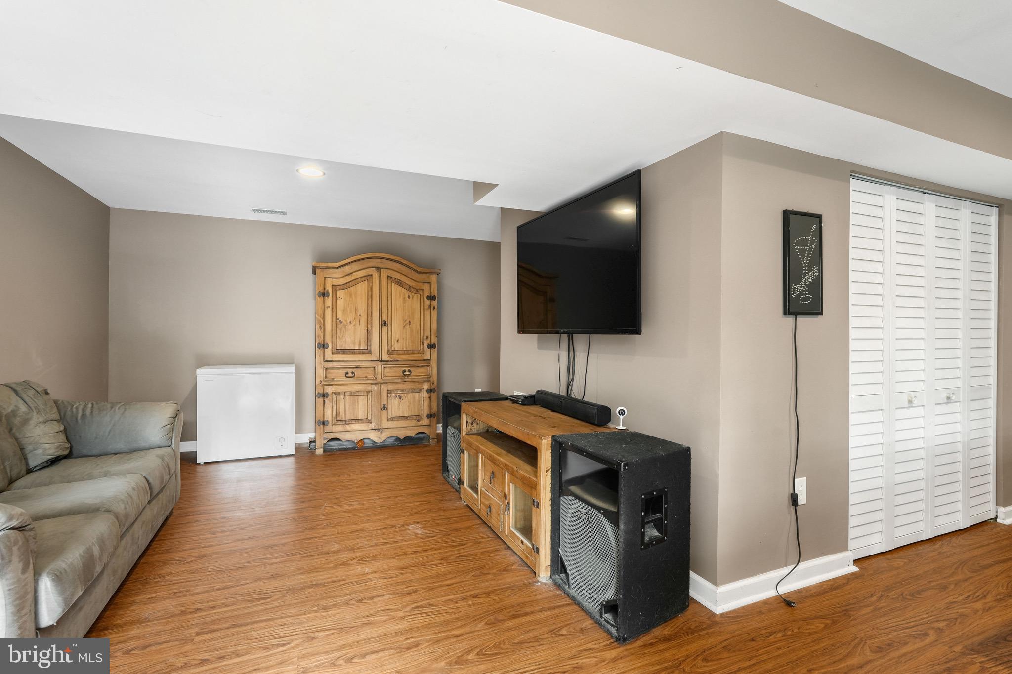 PRESIDENTIAL LAKES - Residential