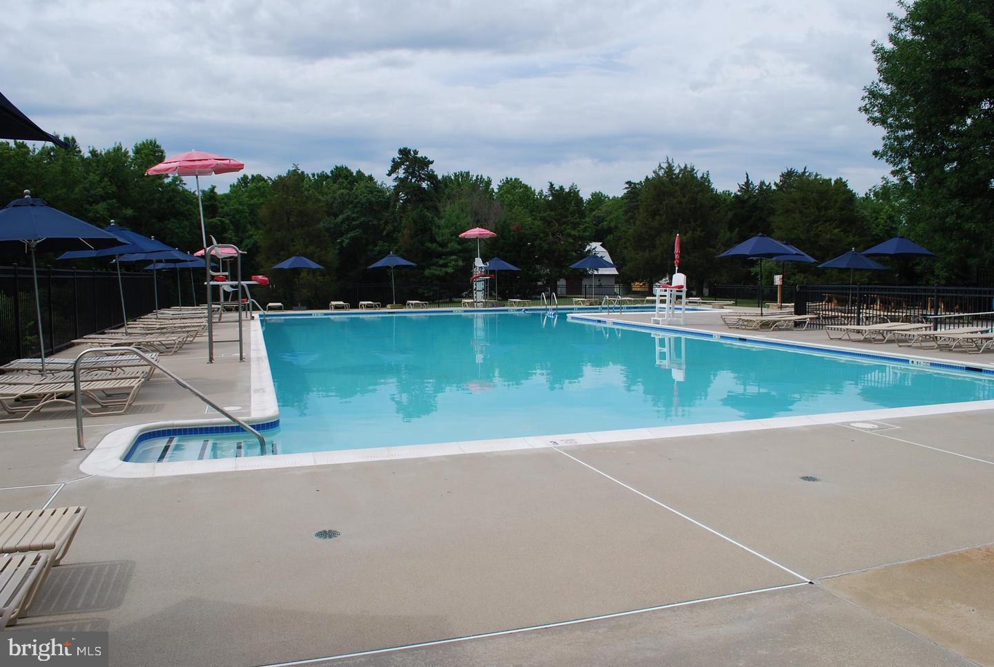 PRESIDENTIAL LAKES - Residential