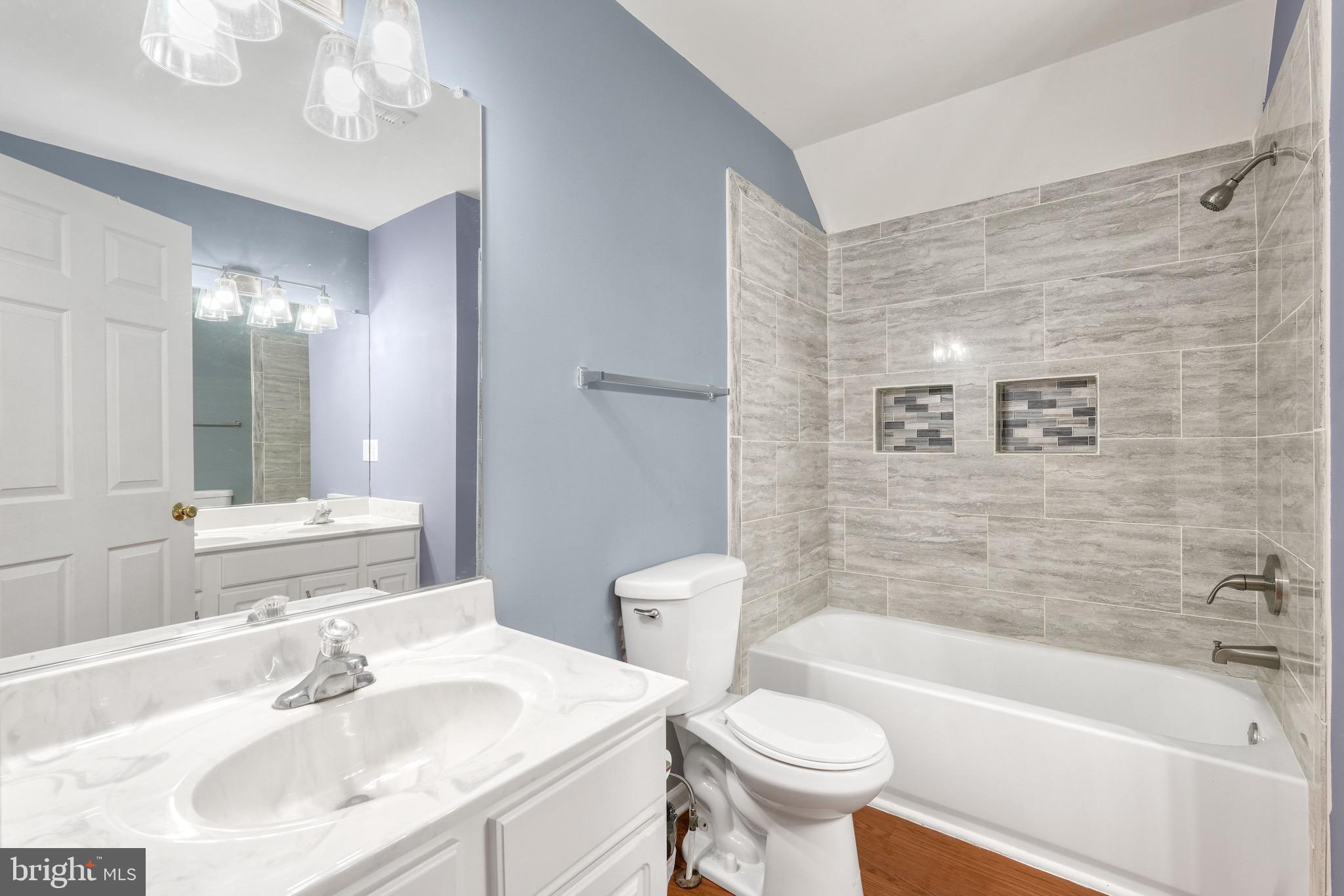 PRESIDENTIAL LAKES - Residential