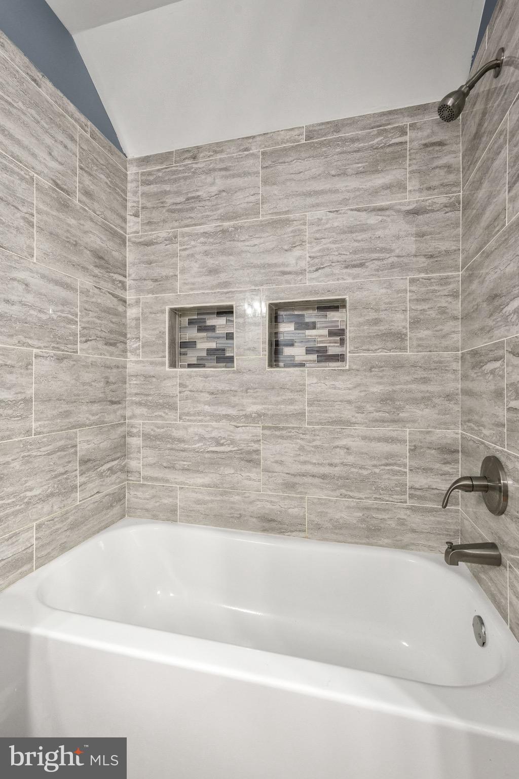 PRESIDENTIAL LAKES - Residential