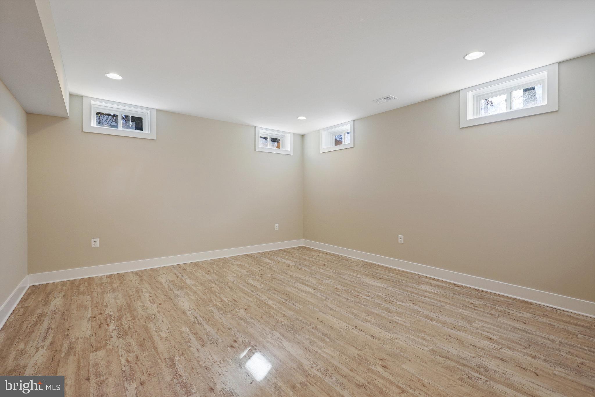 POPLAR HEIGHTS - Residential