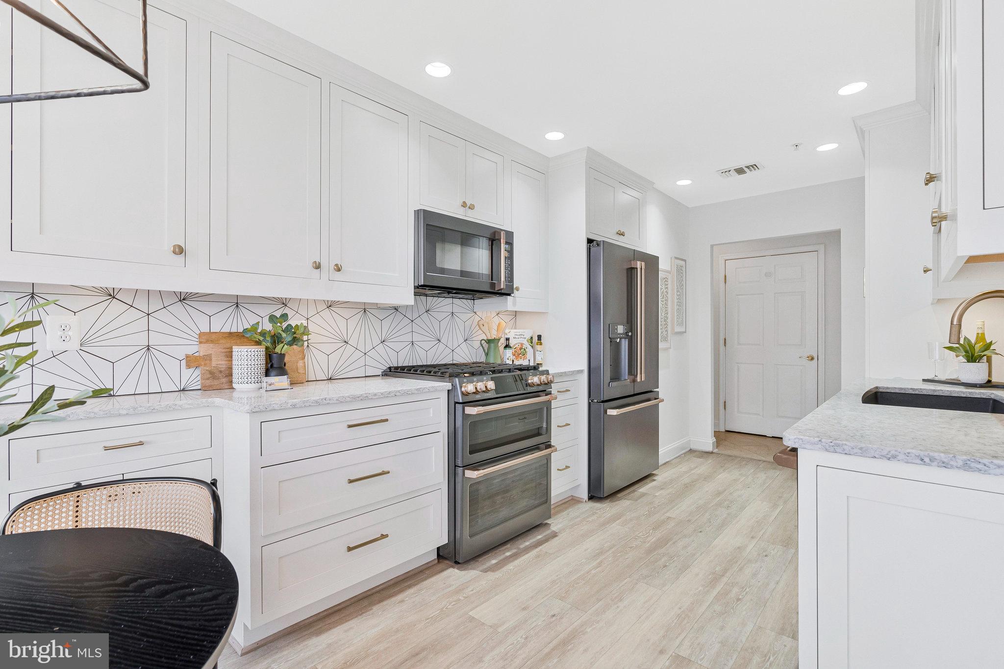 11776 STRATFORD HOUSE PLACE 807
