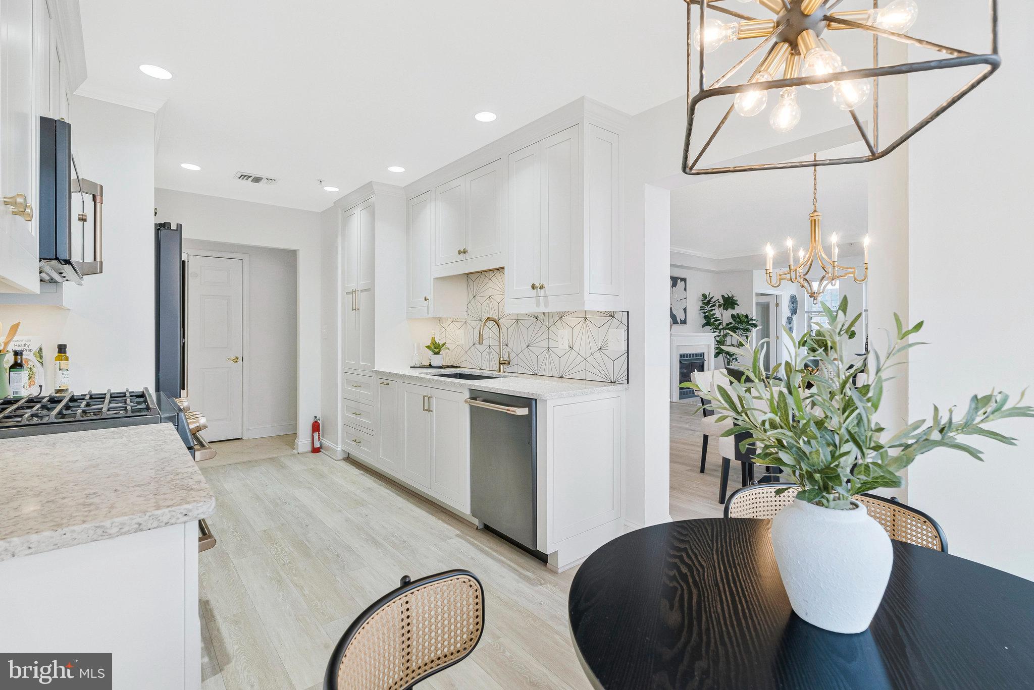 11776 STRATFORD HOUSE PLACE 807