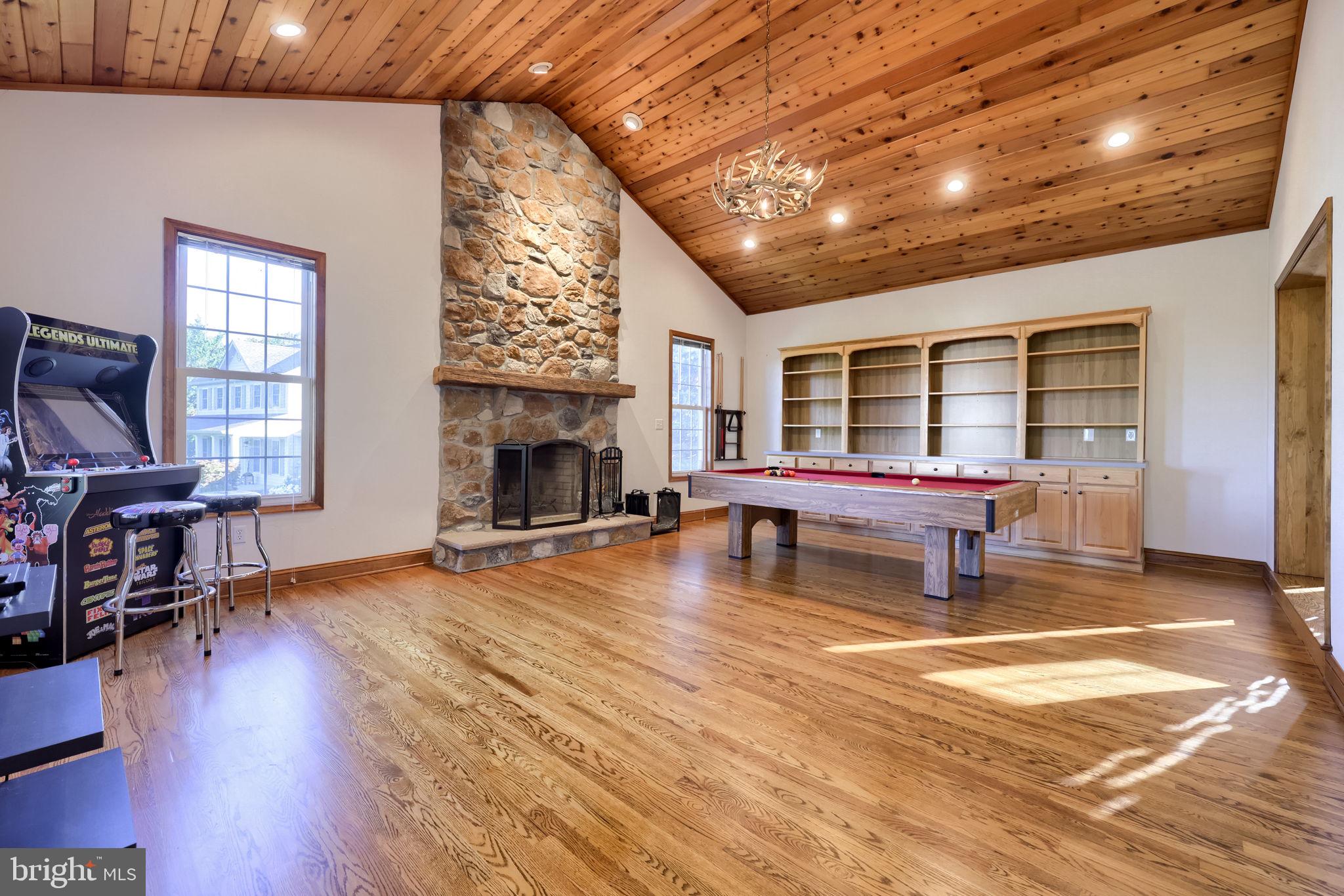 77 E SUMMIT DRIVE