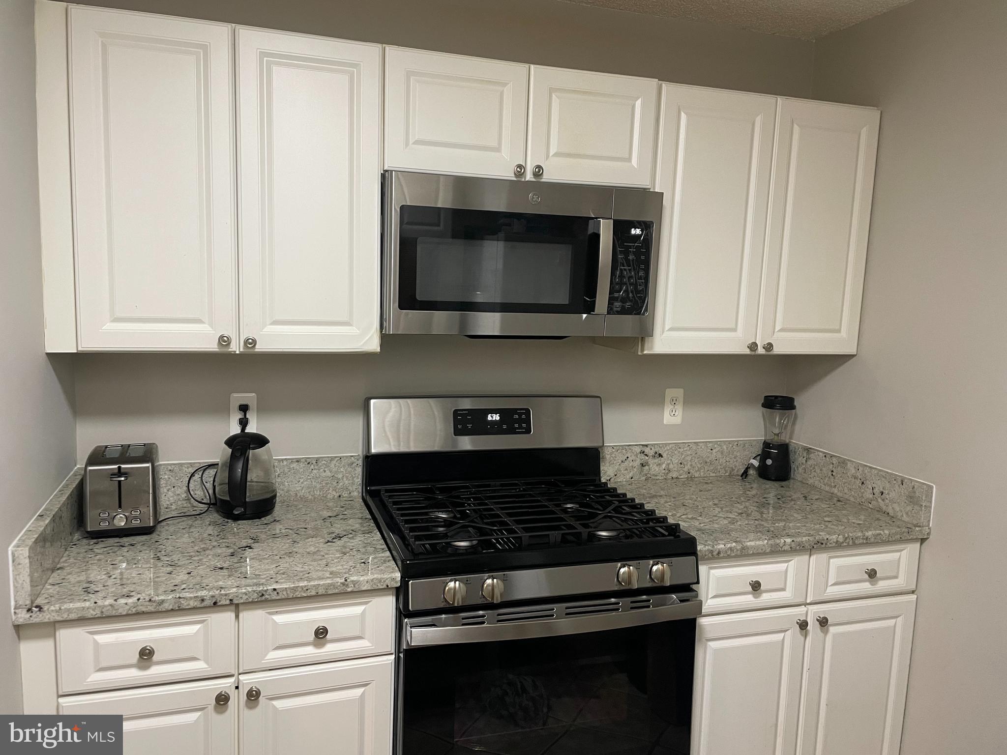 ASHBURN FARM - Residential Lease