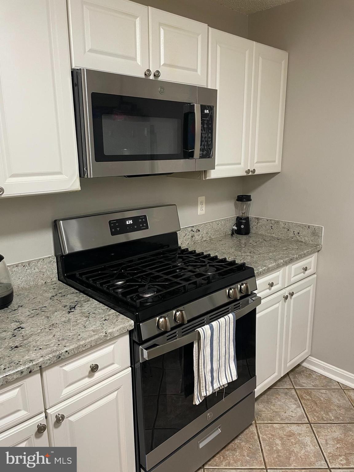 ASHBURN FARM - Residential Lease