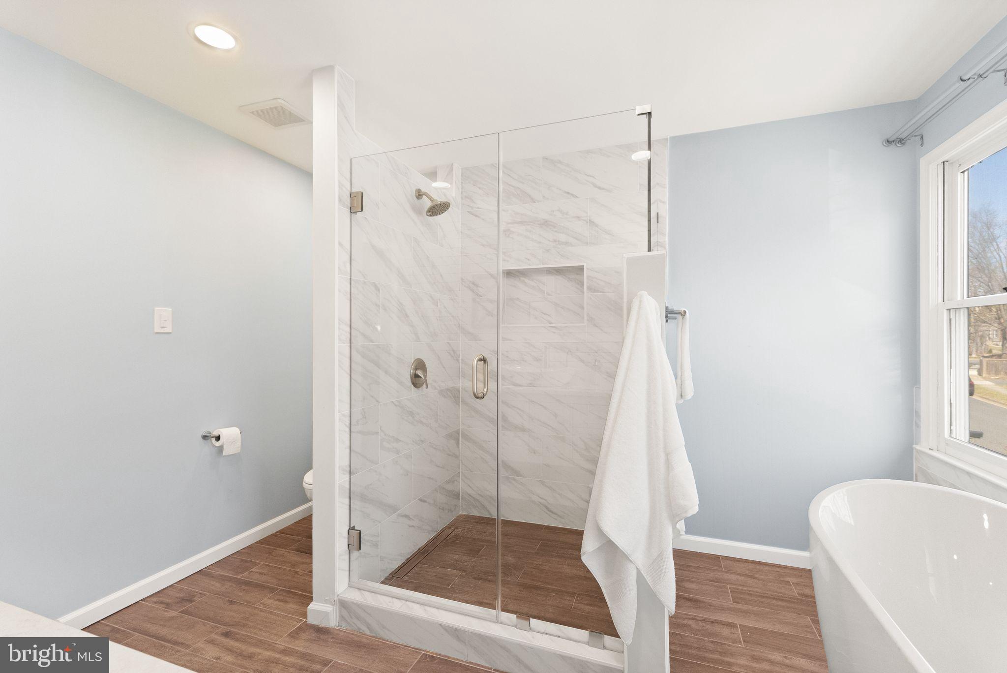 LAKE DEVEREUX - Residential