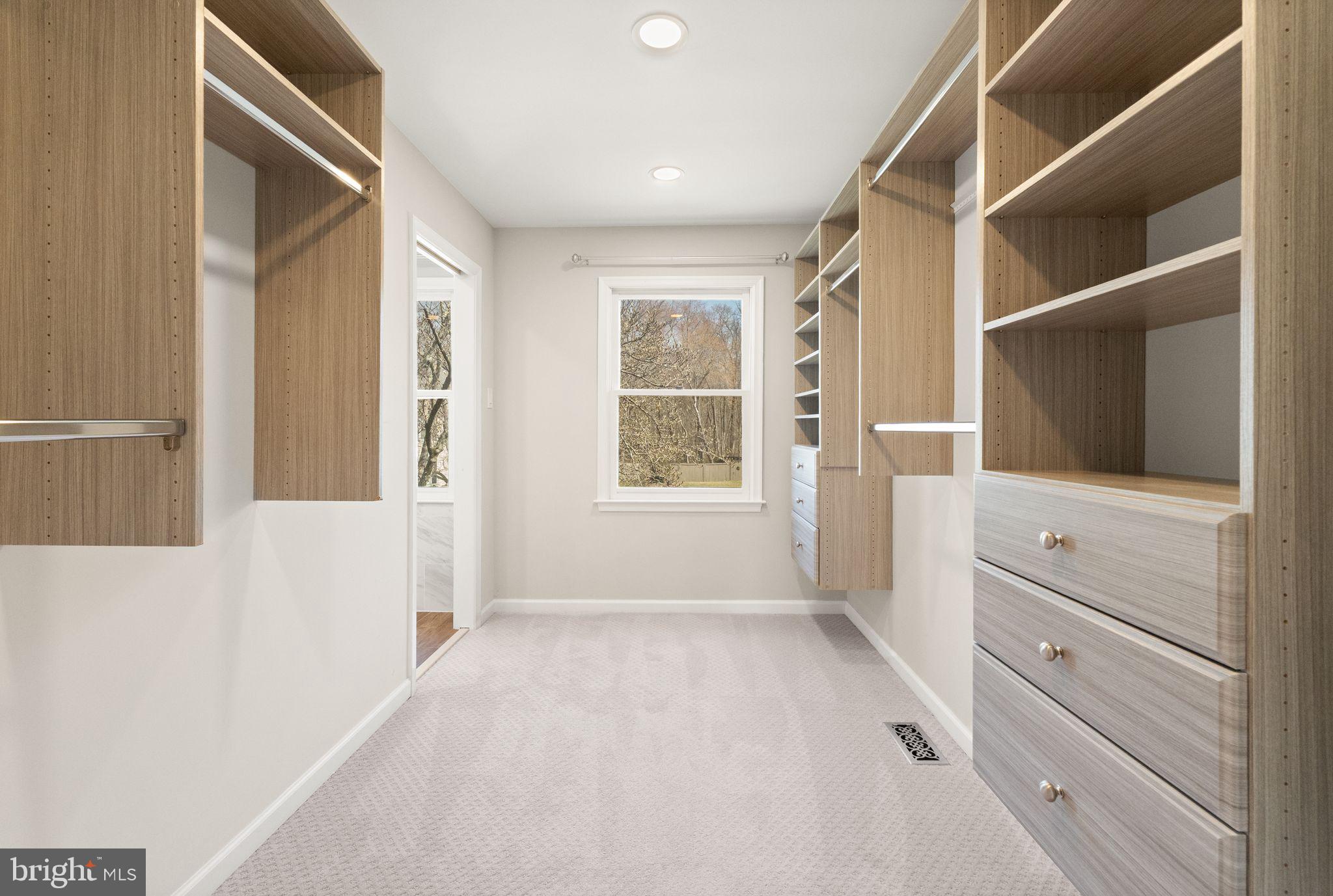 LAKE DEVEREUX - Residential