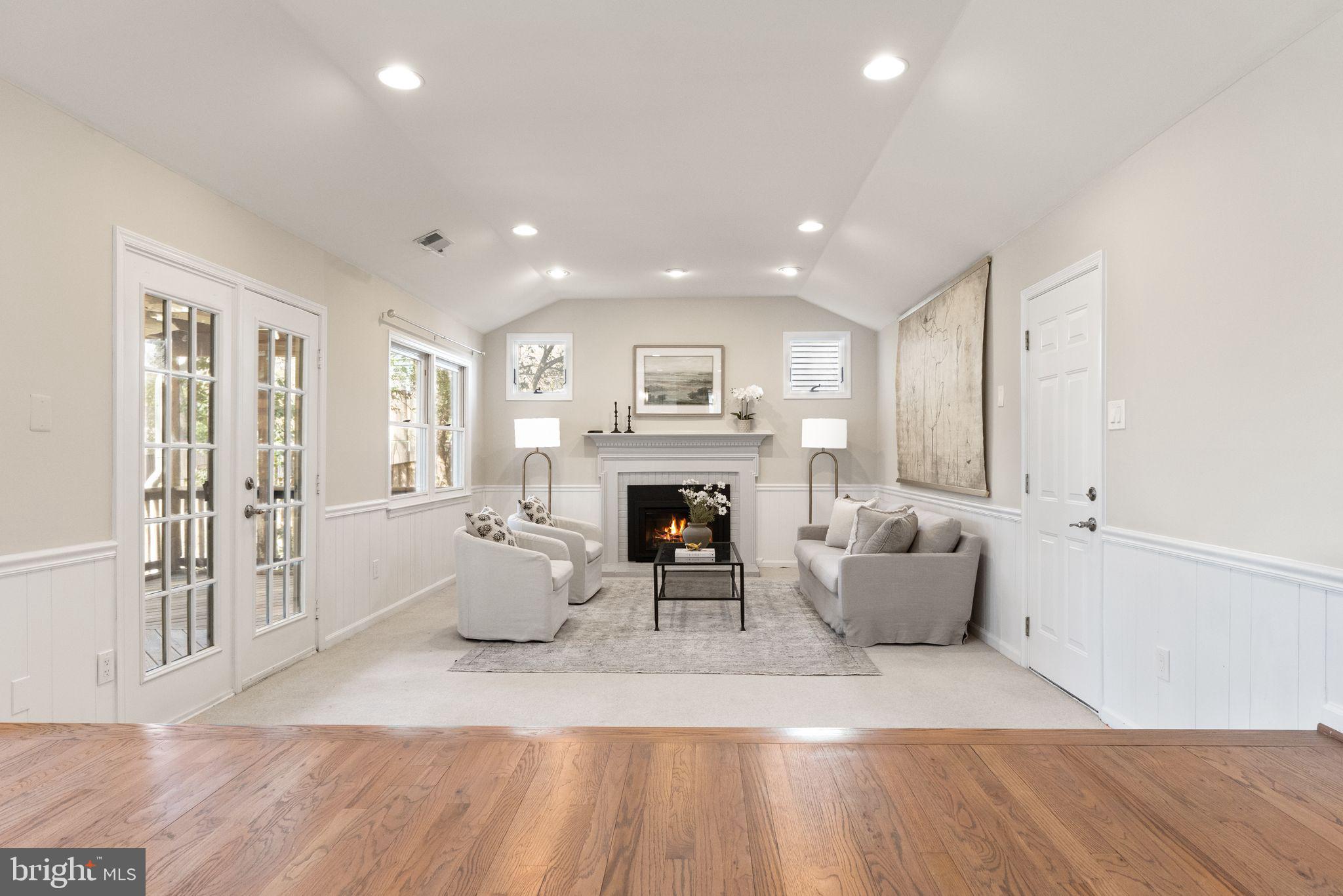 LAKE DEVEREUX - Residential