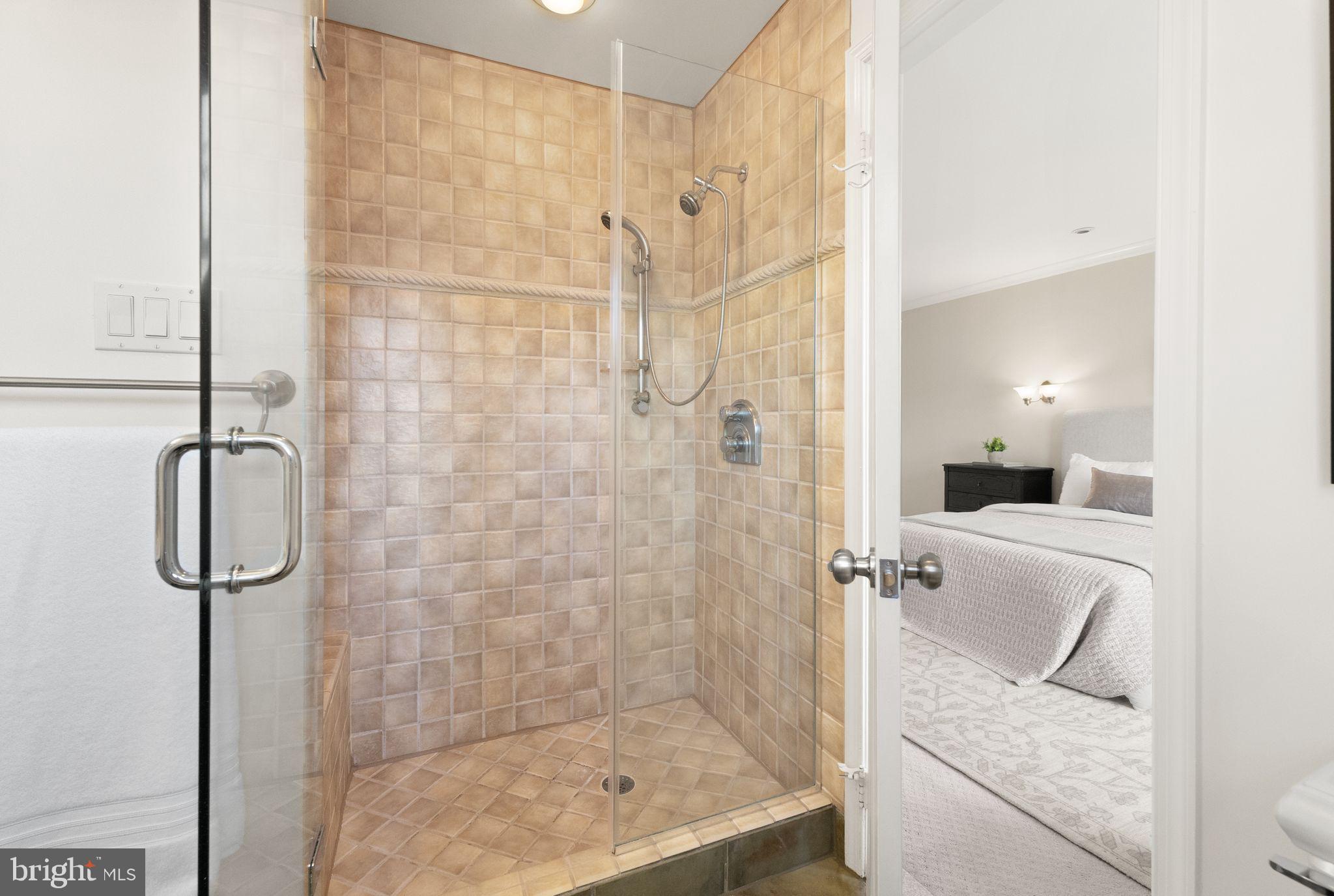 LAKE DEVEREUX - Residential