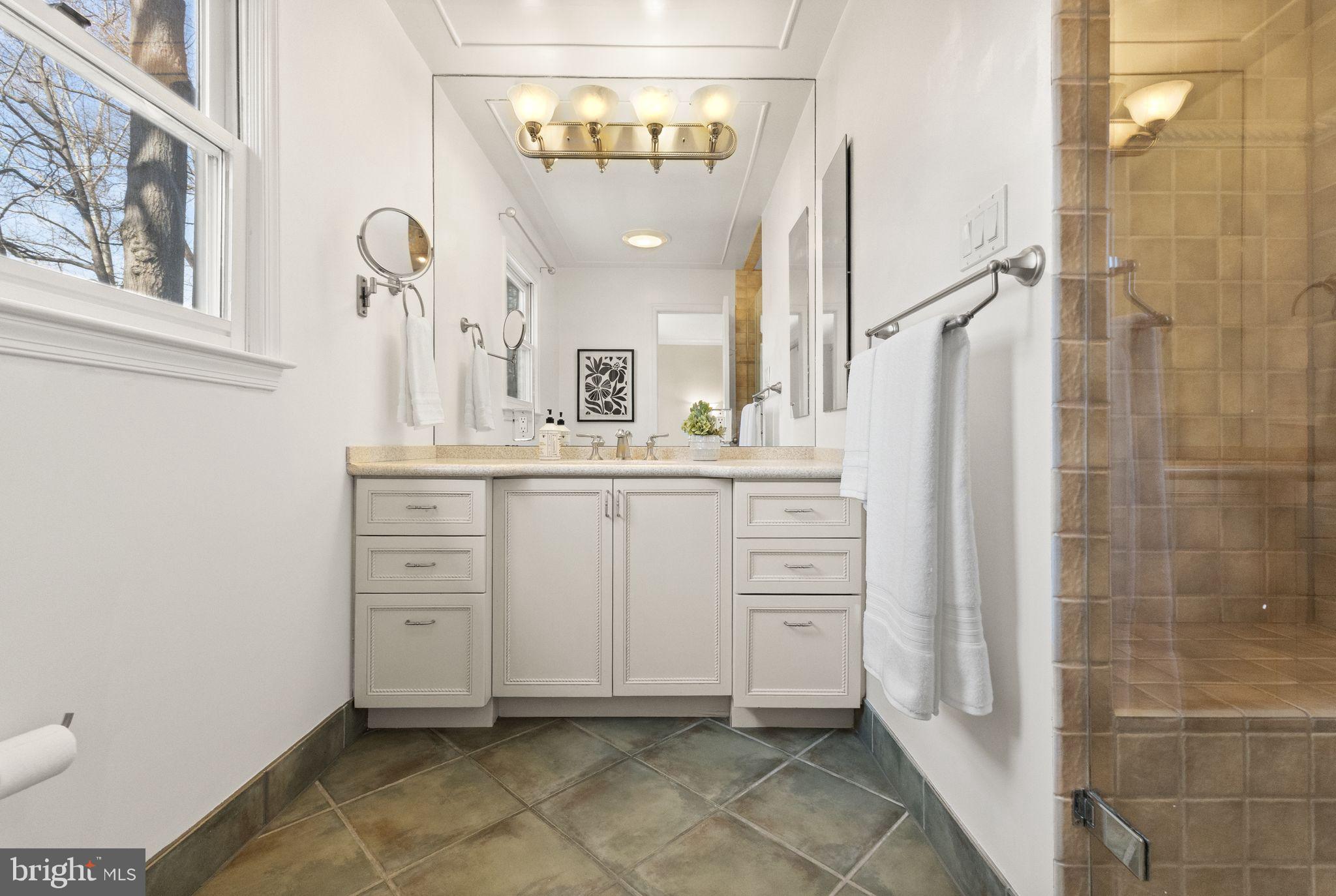 LAKE DEVEREUX - Residential