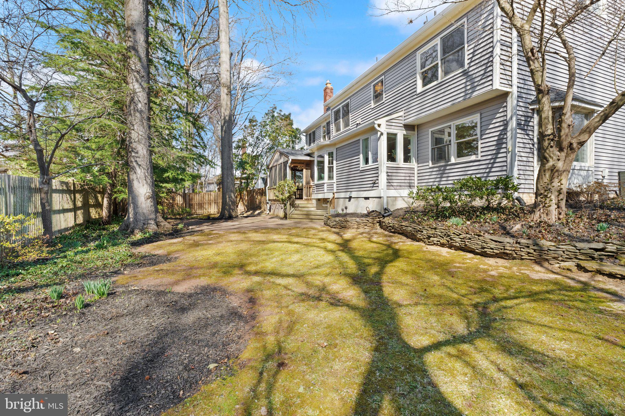 LAKE DEVEREUX - Residential