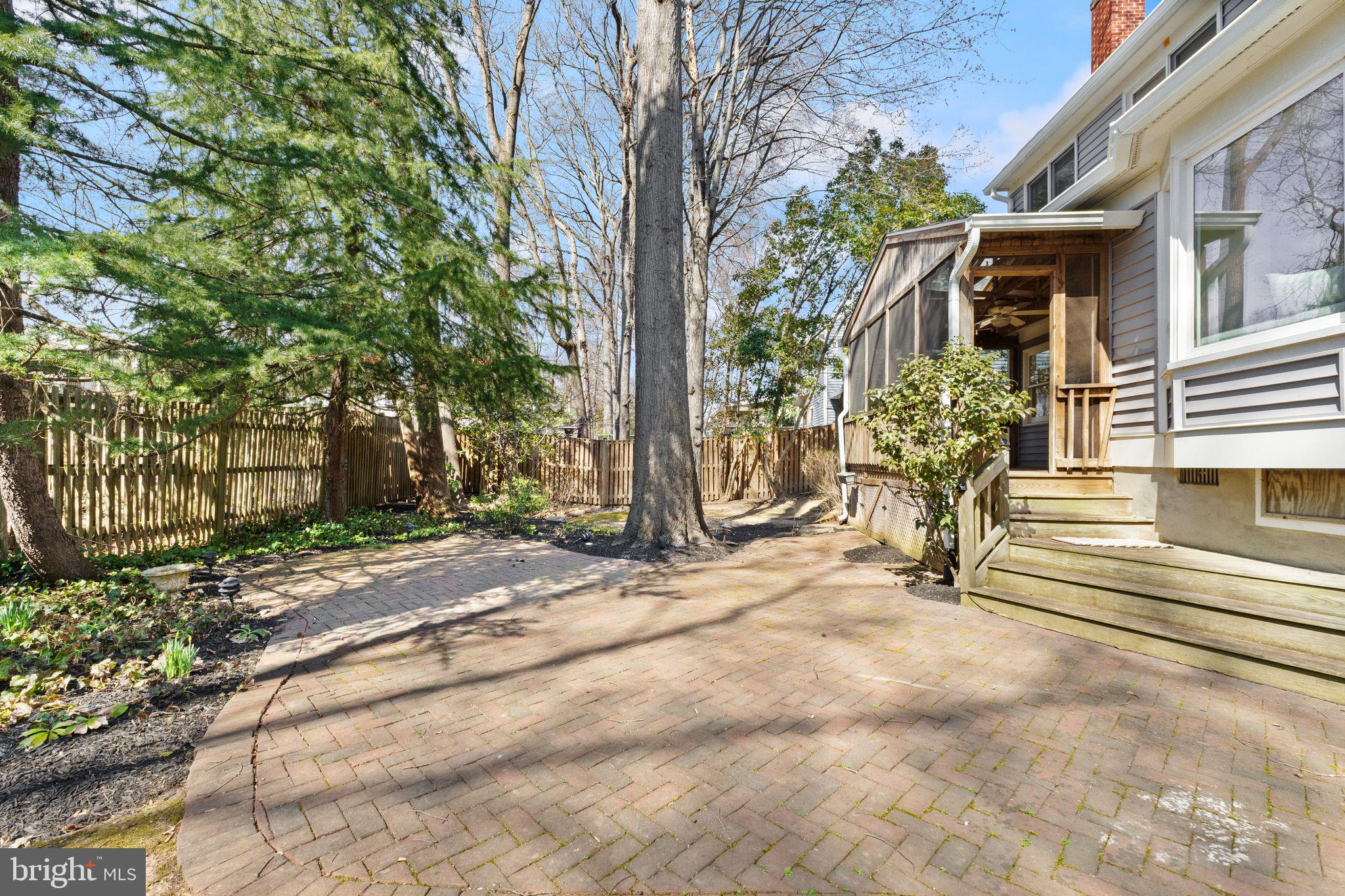 LAKE DEVEREUX - Residential