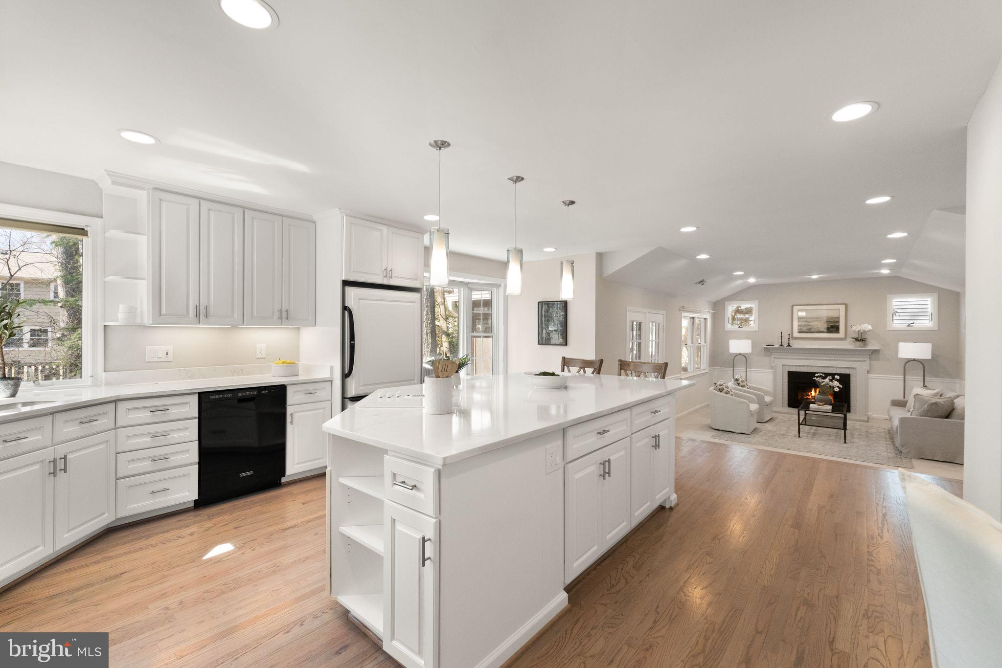 LAKE DEVEREUX - Residential