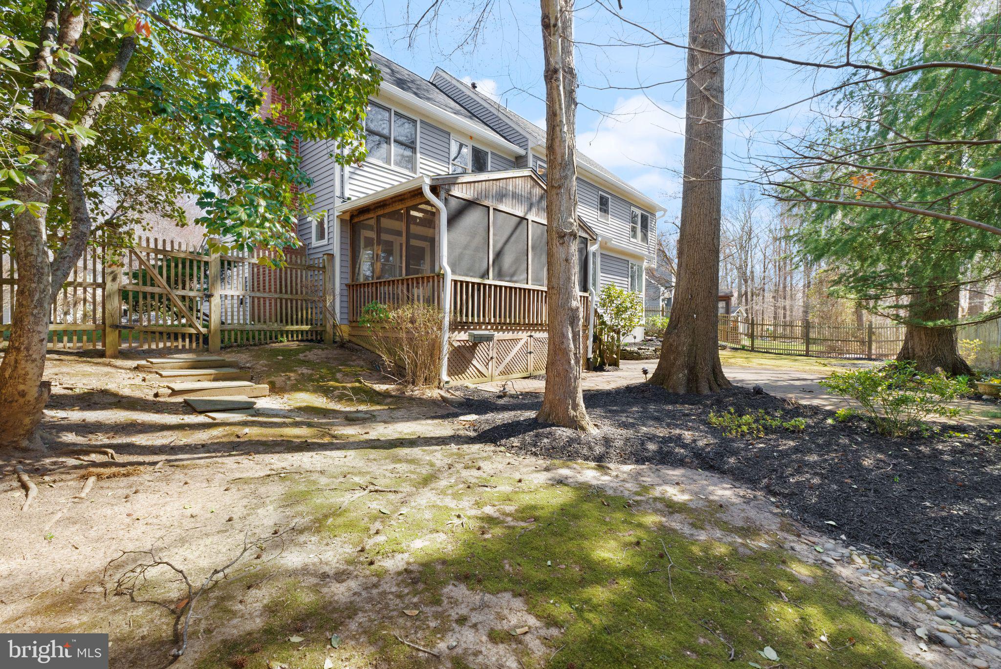 LAKE DEVEREUX - Residential