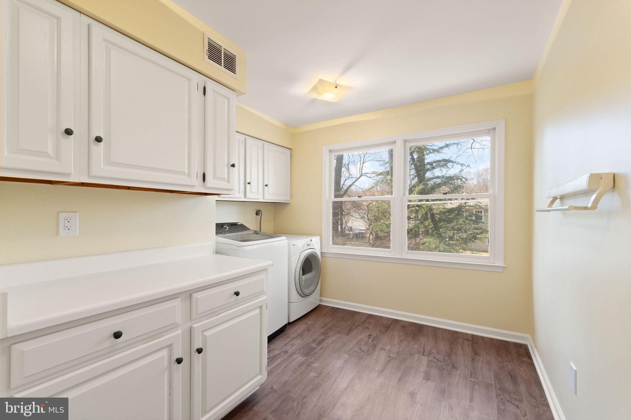 LAKE DEVEREUX - Residential