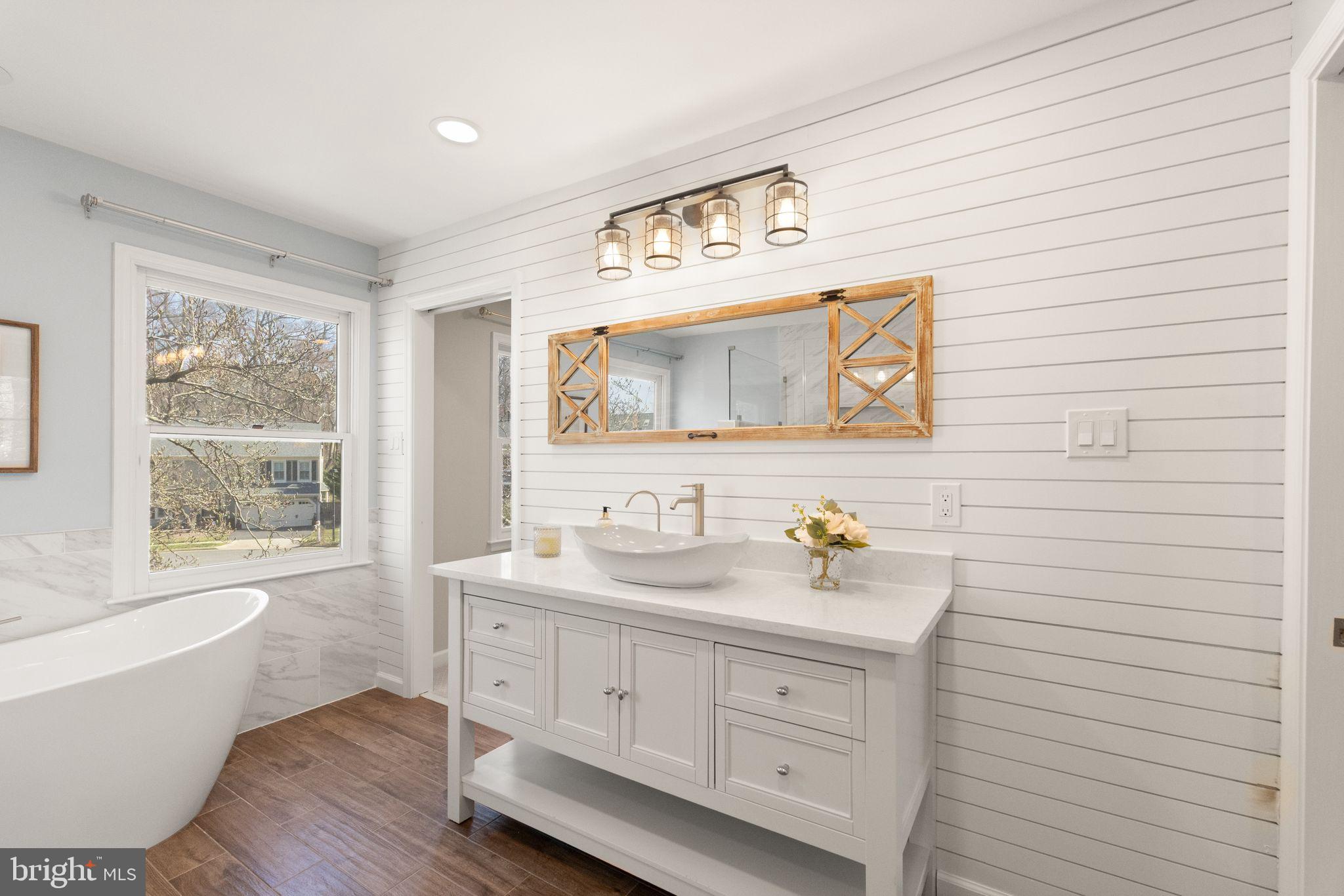 LAKE DEVEREUX - Residential