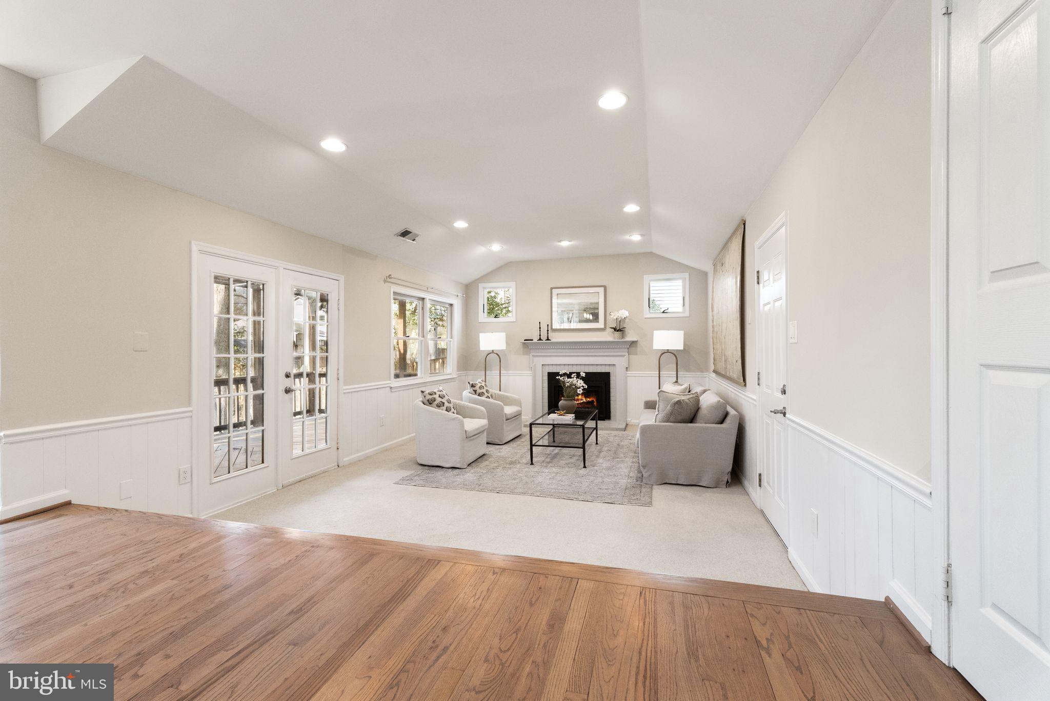 LAKE DEVEREUX - Residential