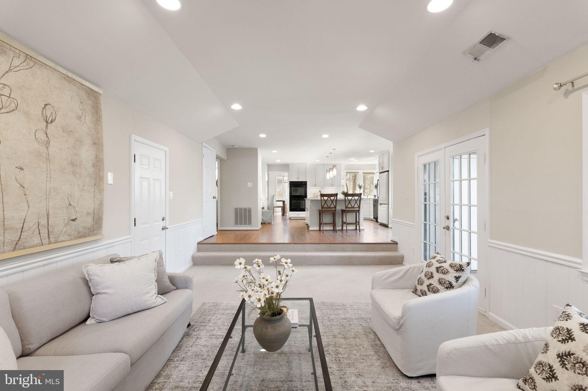 LAKE DEVEREUX - Residential