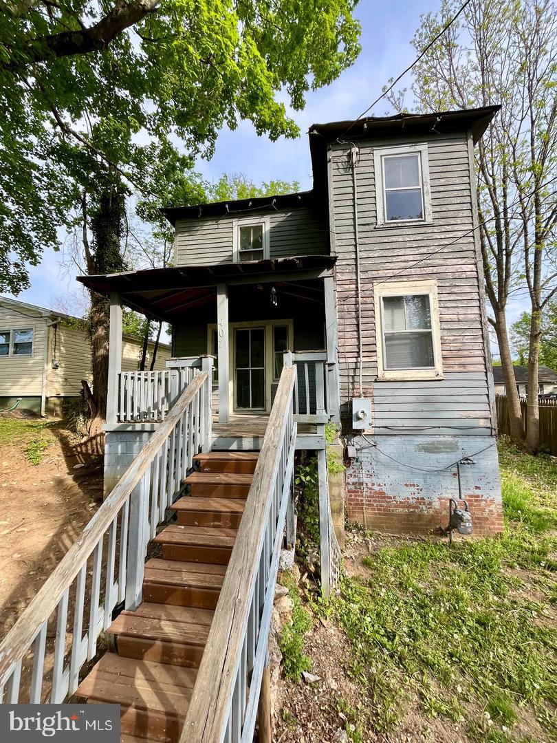 407 CARRUTHERS STREET
