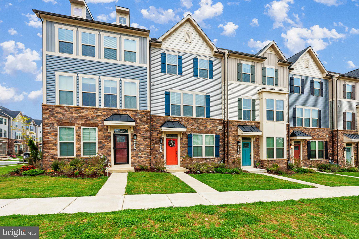 LAKE LINGANORE TOWN CENTER - Residential