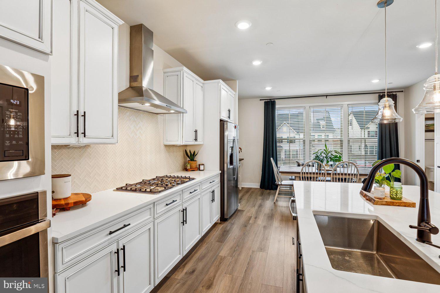 LAKE LINGANORE TOWN CENTER - Residential