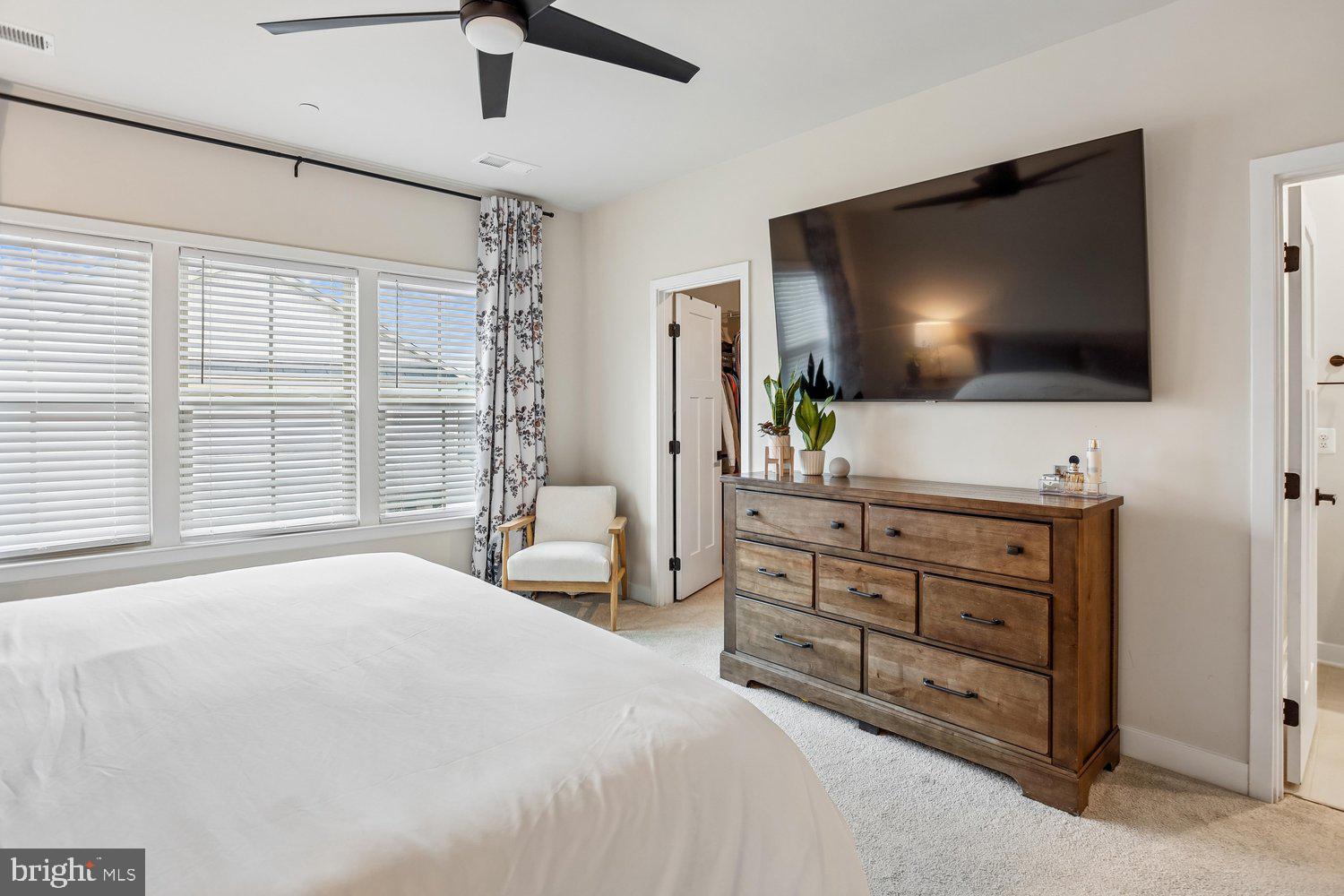LAKE LINGANORE TOWN CENTER - Residential