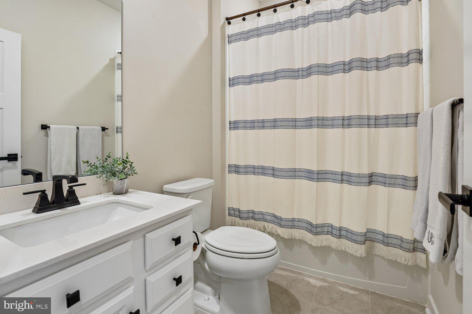 LAKE LINGANORE TOWN CENTER - Residential