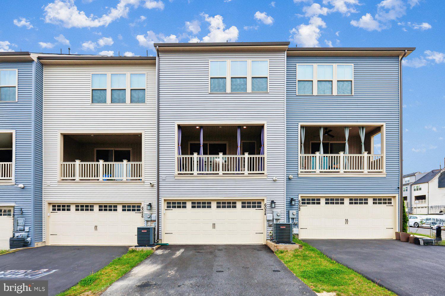 LAKE LINGANORE TOWN CENTER - Residential