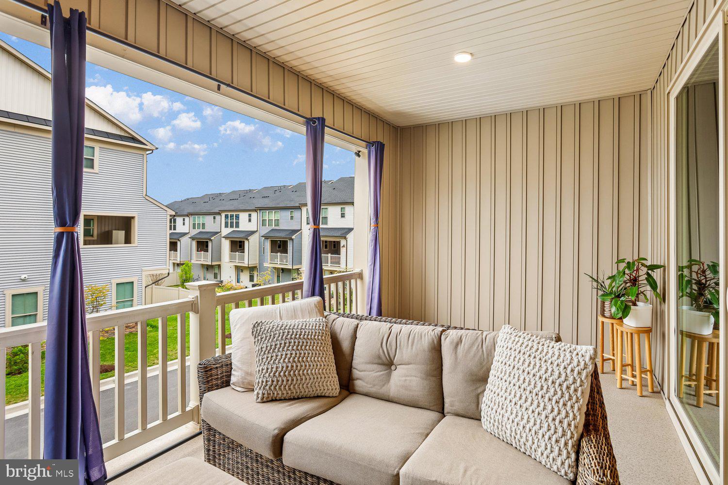 LAKE LINGANORE TOWN CENTER - Residential