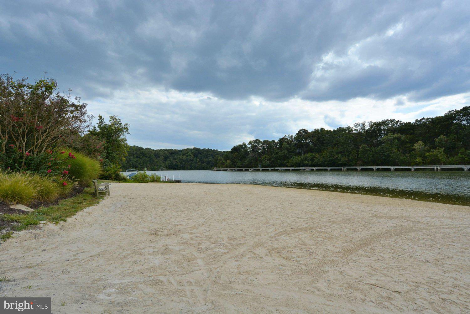 LAKE LINGANORE TOWN CENTER - Residential