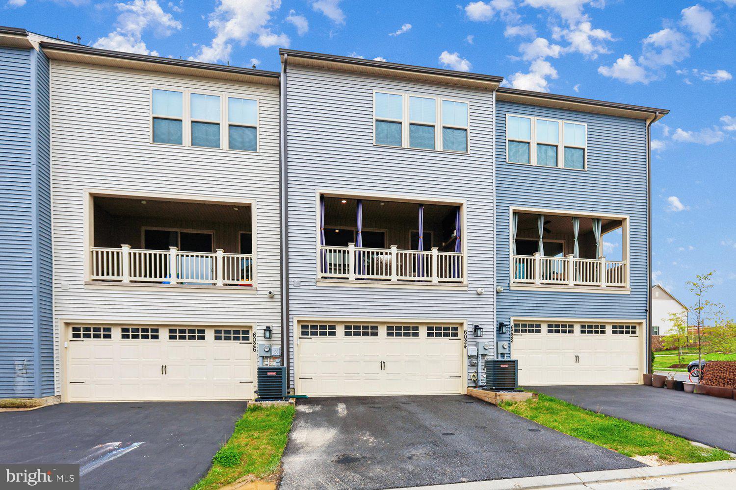 LAKE LINGANORE TOWN CENTER - Residential