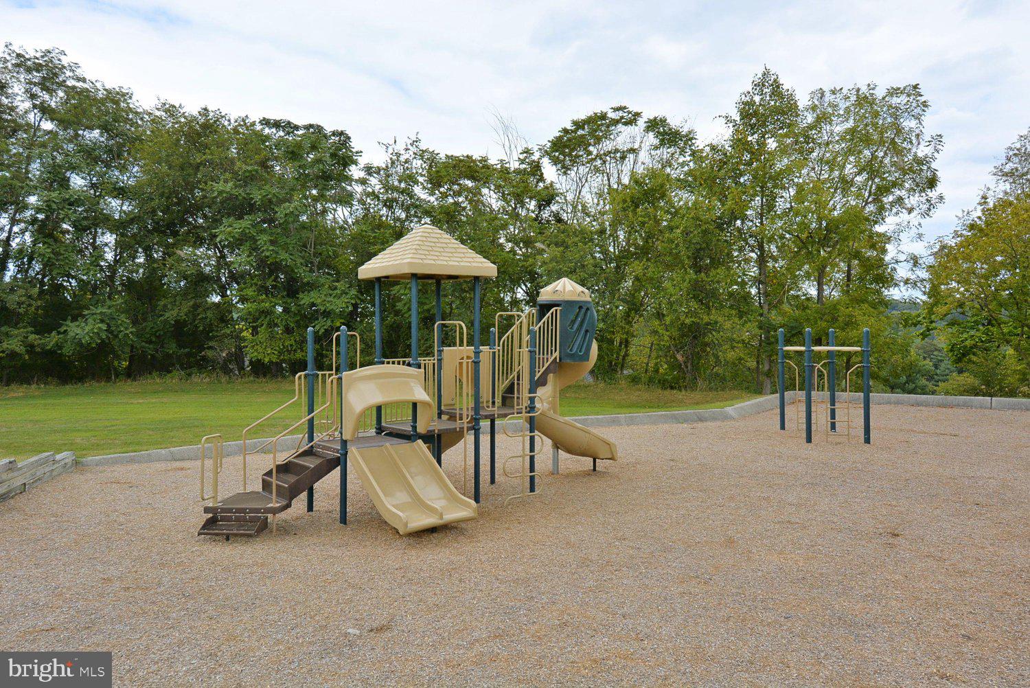LAKE LINGANORE TOWN CENTER - Residential