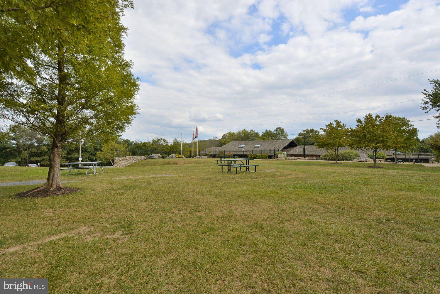 LAKE LINGANORE TOWN CENTER - Residential