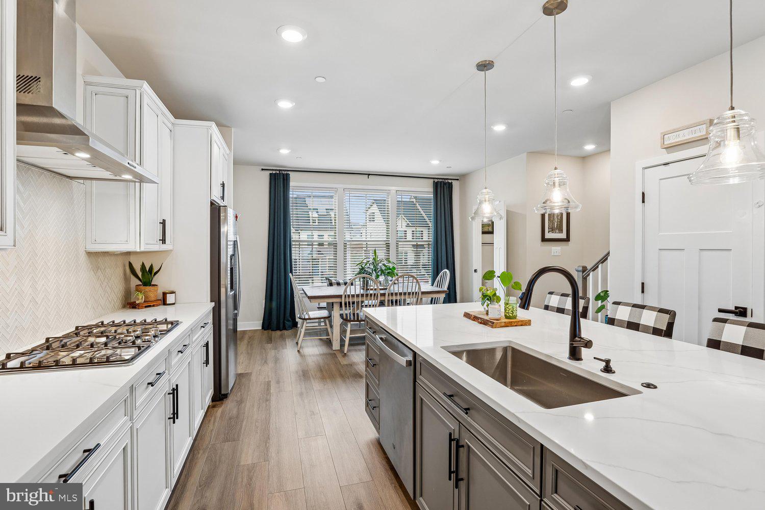 LAKE LINGANORE TOWN CENTER - Residential