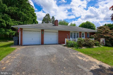 Photo of 226 Circle Drive, Quarryville, PA 17566 (MLS # PALA2051208)