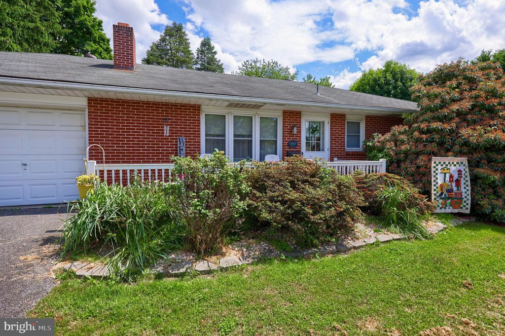 Photo of 226 Circle Drive, Quarryville, PA 17566 (MLS # PALA2051208)