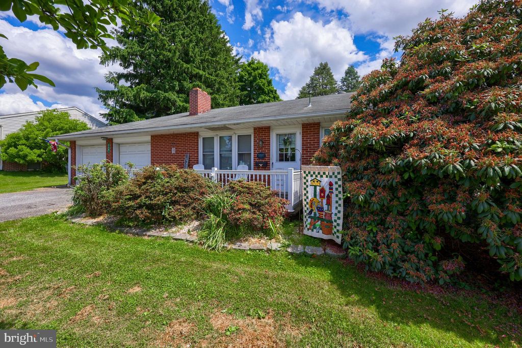 Photo of 226 Circle Drive, Quarryville, PA 17566 (MLS # PALA2051208)