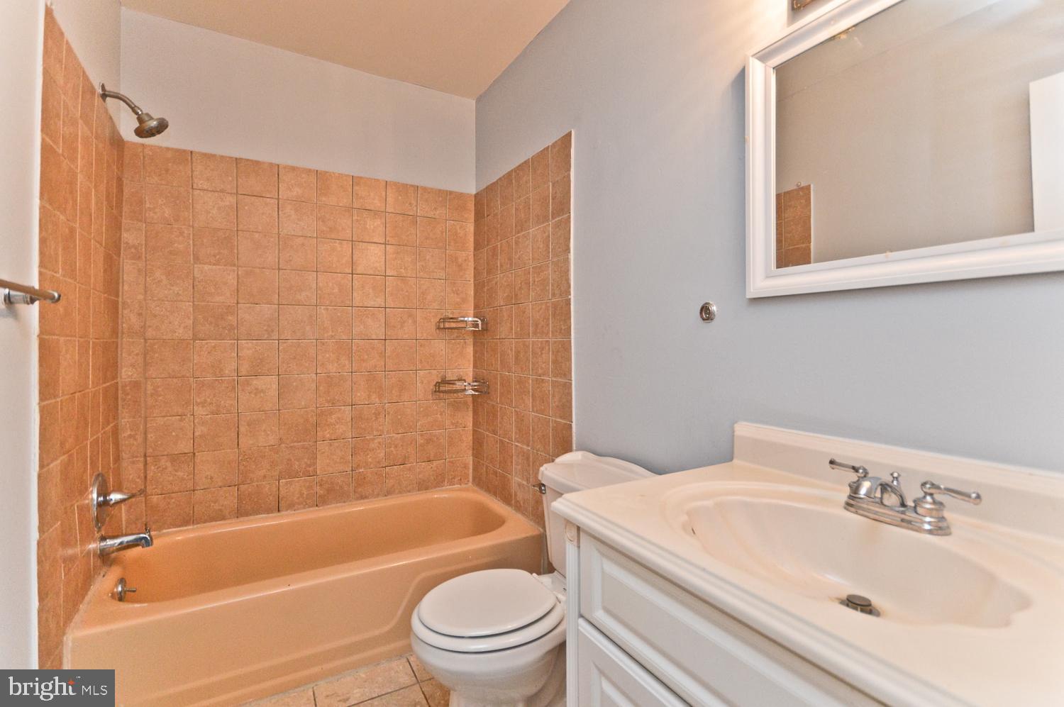 PINE CONDOMINIUM - Residential