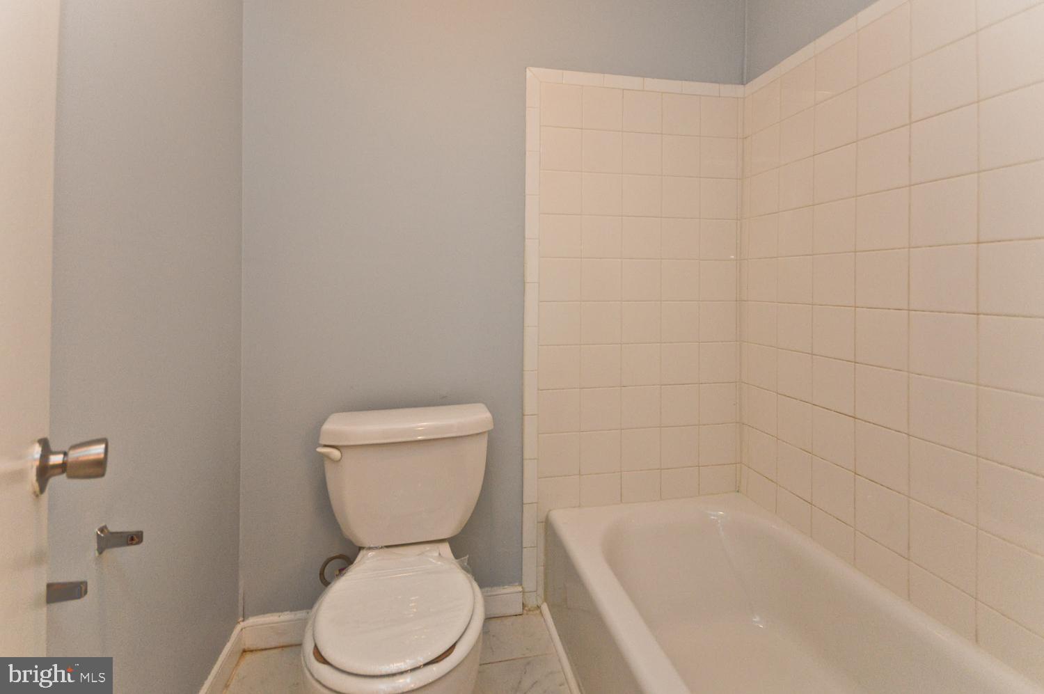 PINE CONDOMINIUM - Residential