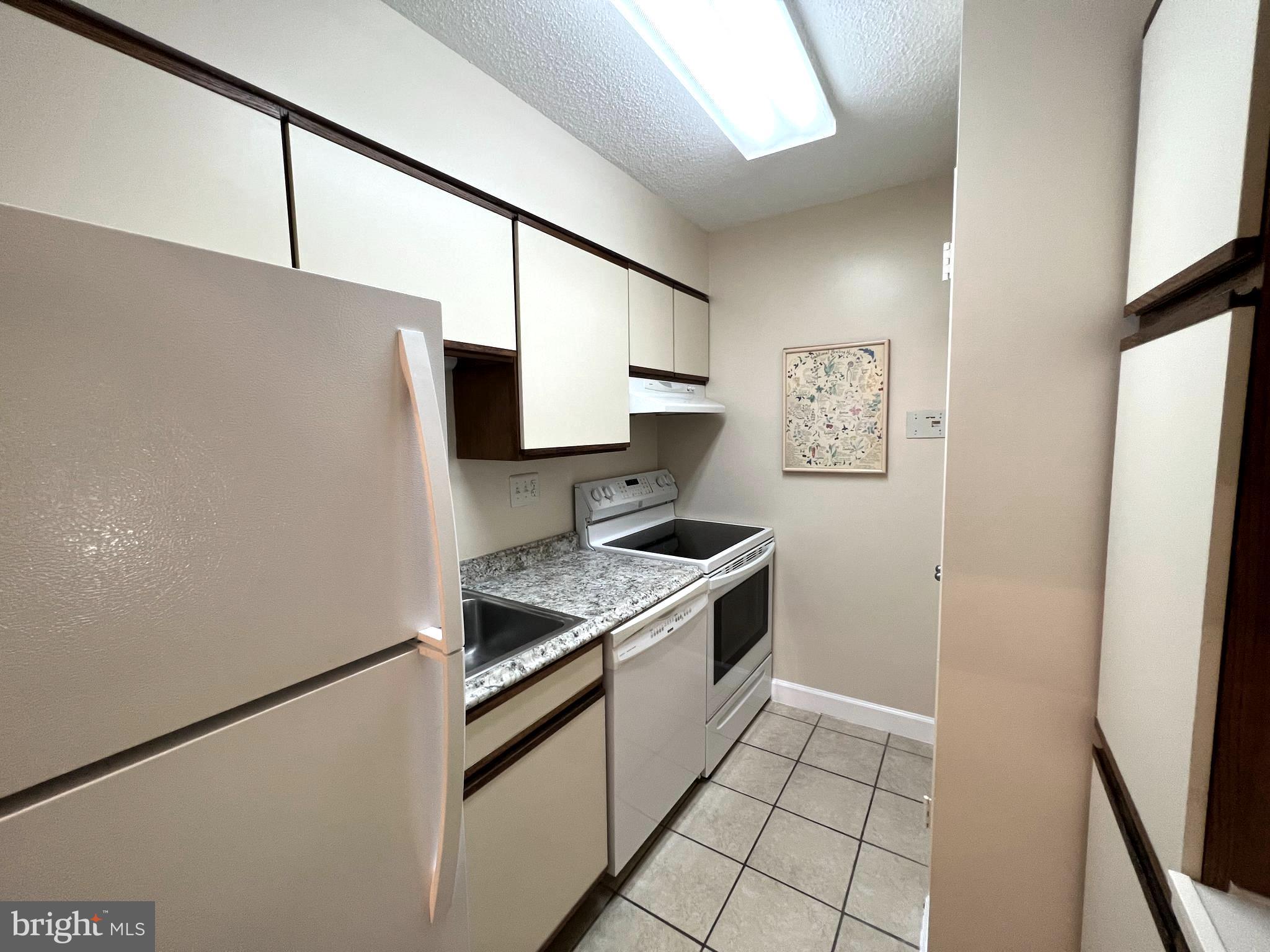 ENCORE OF MCLEAN - Residential Lease