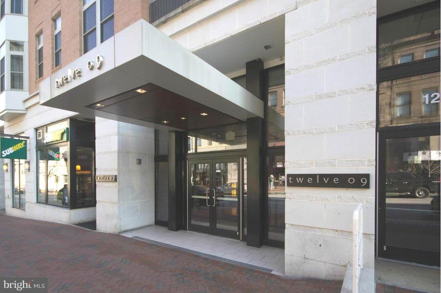 Contemporary condo in the heart of Mt. Vernon*With a cooks kit, gas stove, granite, SS appliances & Breakfast Bar*Wood floors in the open LR/DR area with lg. French doors providing natural light* BR suite with 2 closets & adjoining tiled bath with large vanity*Skylights lead the way to the private roof top deck with city views*Interior courtyard, Gym, garage parking & storage are all included.