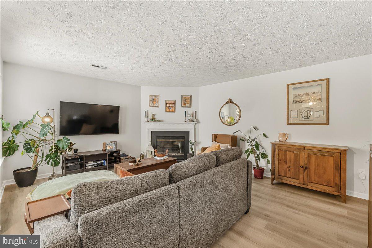 2121 WAINWRIGHT COURT 1B
