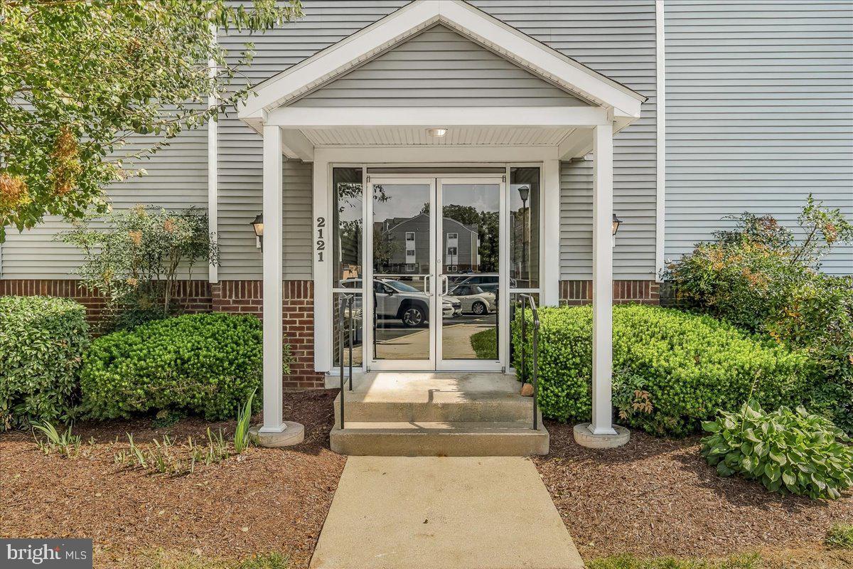 2121 WAINWRIGHT COURT 1B
