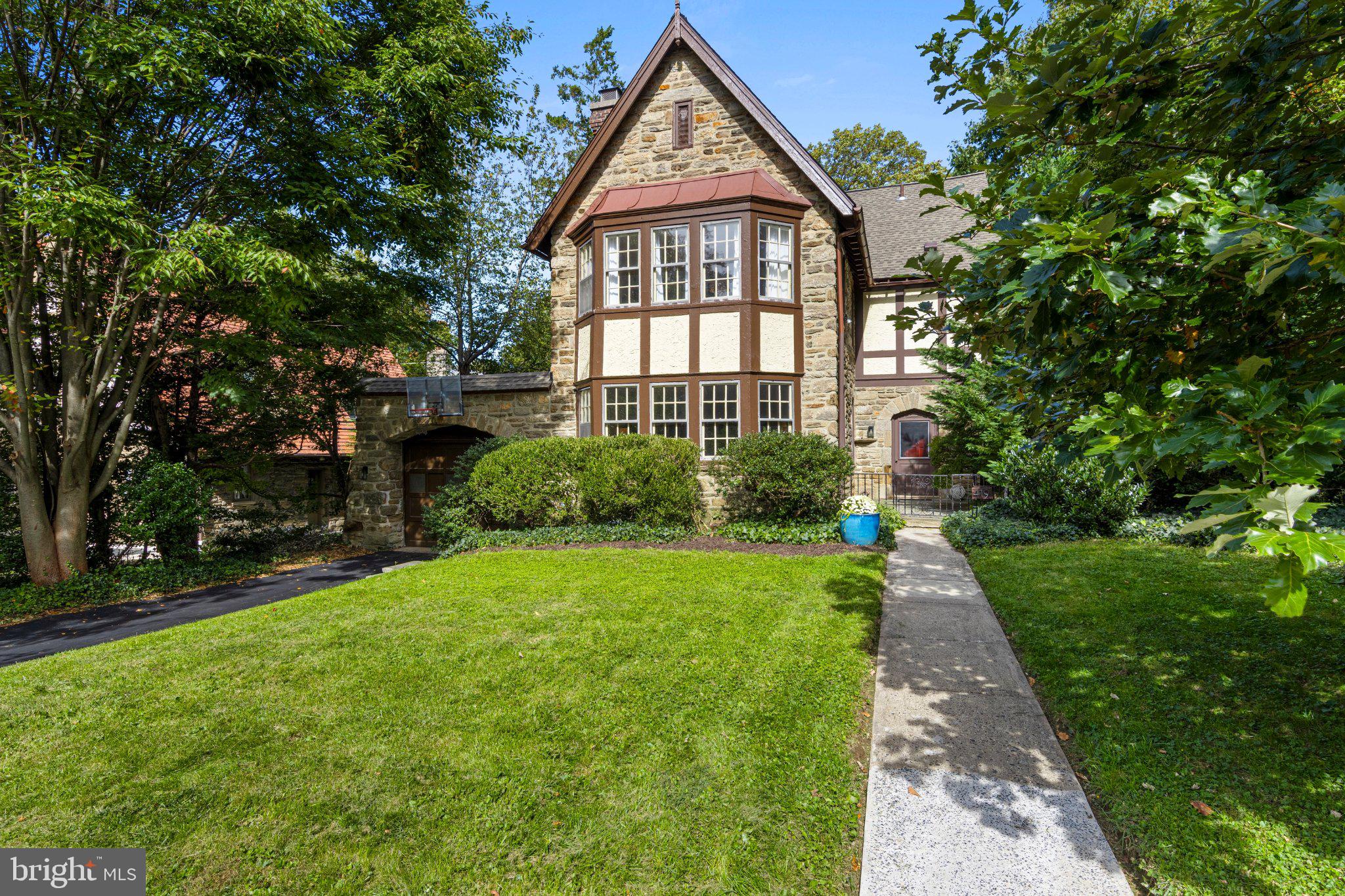 419 LODGES LANE